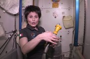 Comment aller aux toilettes dans l'espace ? Une astronaute de l'ISS vous explique