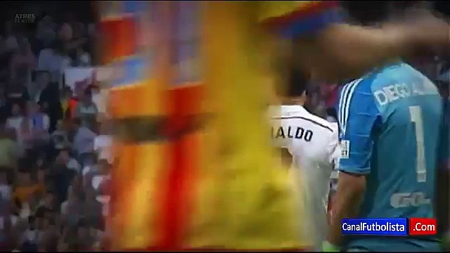 Diego Alves engaña a Cristiano Ronaldo y le para un penalti • 2015