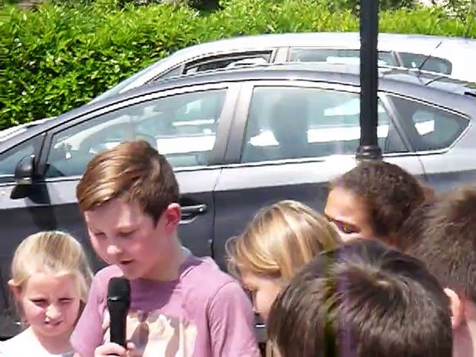 commémoration du 8 mai conjointe entre l'école Sainte-Jeanne D'arc et Jules Ferry à Chaufour