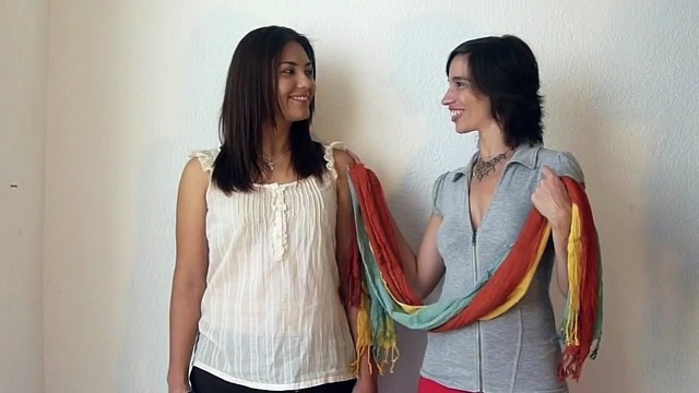 Cómo enderezar la espalda (reduciendo la joroba ) - Feldenkrais con Lea Kaufman