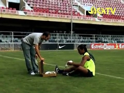 NIKE JOGA BONITO: RONALDINHO BRAZILIAN PING PONG