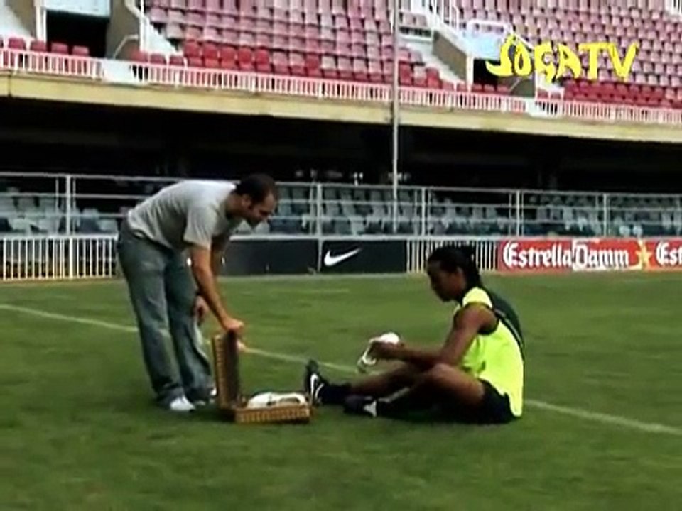 NIKE JOGA BONITO: RONALDINHO BRAZILIAN PING PONG