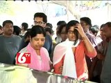 Uday Kiran's Wife Mourns At His Dead Body