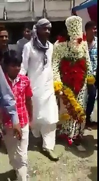 Have You Ever Seen This Kind Of Groom???