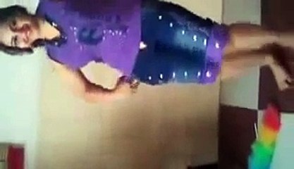 قناة رمش _ رقص منزلي عراقيه خطير نسيت تقفل البنطلون وباين المستور hot arab dance