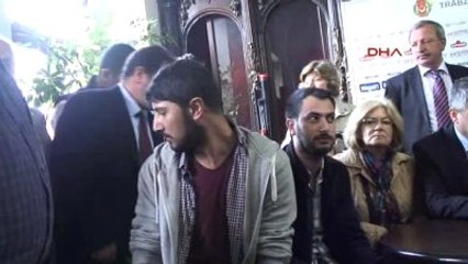 Trabzon'da CHP Aracını Taşlayıp Camını Kırdılar, Karakol Önünde Lastiğini Kestiler