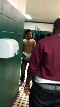 Dude Gets Bullied & Jumped By 4