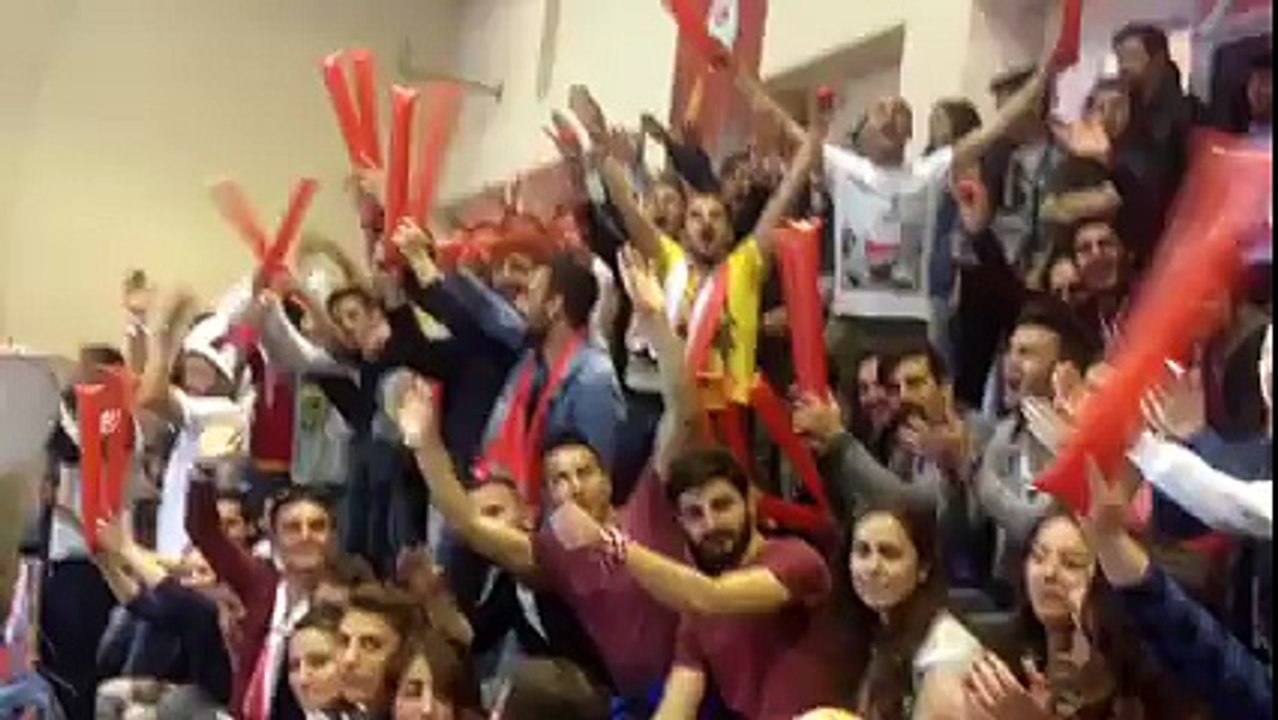Cumhuriyet Üniversitesi - Selçuk Üniversitesi Erkek Hentbol Müsabakası taraftar coşkusu! #kocfest #bizdevarız