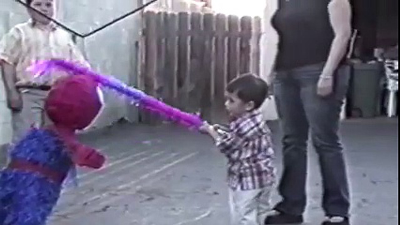 Une piñata qui tourne bien