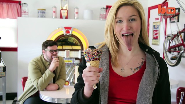 Une fille avec une langue de 10,1 cm