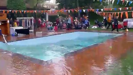 Download Video: Népal: une piscine durant le tremblement de terre