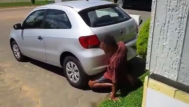 Ces hommes qui font l'amour aux voitures