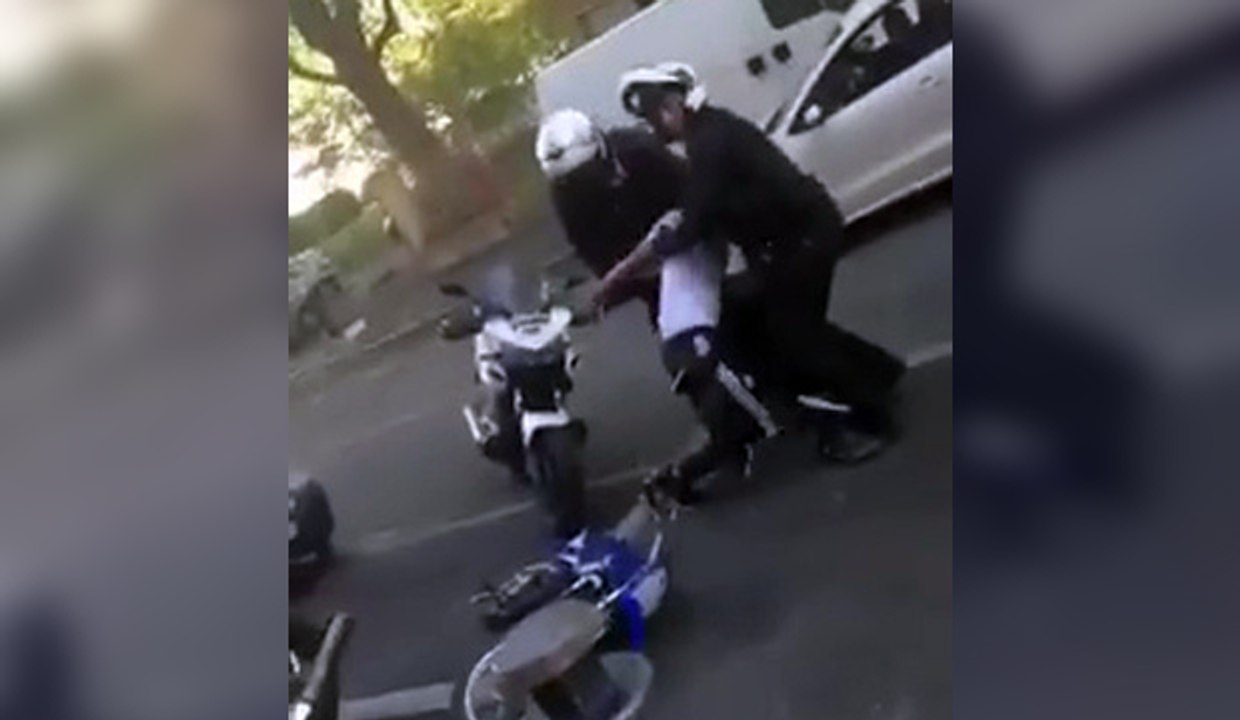 St-Denis : un jeune menotté échappe aux motards policiers
