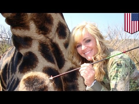 Abuela recibe amenazas de muerte luego de publicar una foto posando junto a jirafa muerta
