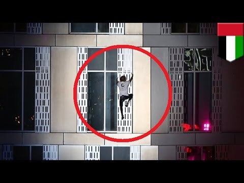 Hombre araña francés Alain Robert escala la torre Cayan de Dubai