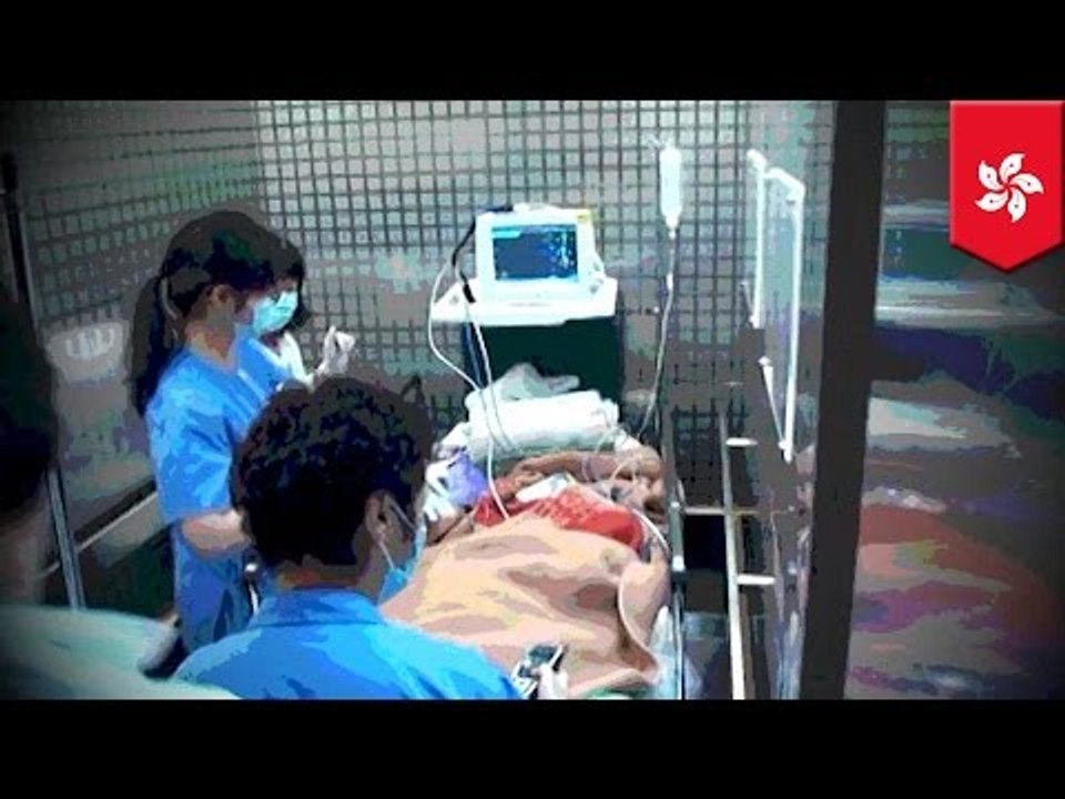 Freak accident: AC unit falls to street level, almost kills 3 elementary school kids - TomoNews