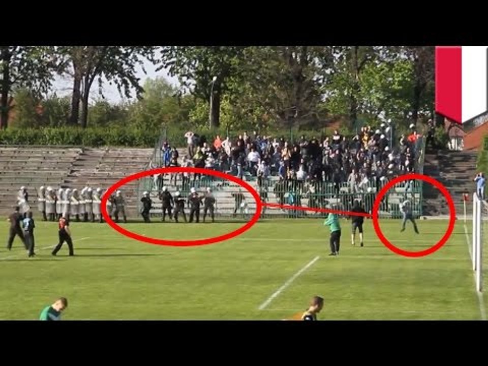 Polish football hooligans: Police shoot man dead with rubber bullet during soccer riot - TomoNews