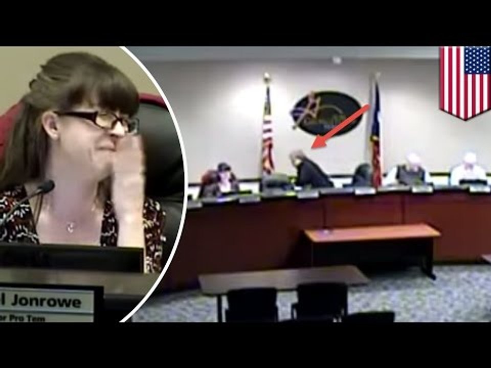 Hot mic fail: councilman forgets to turn off hi...