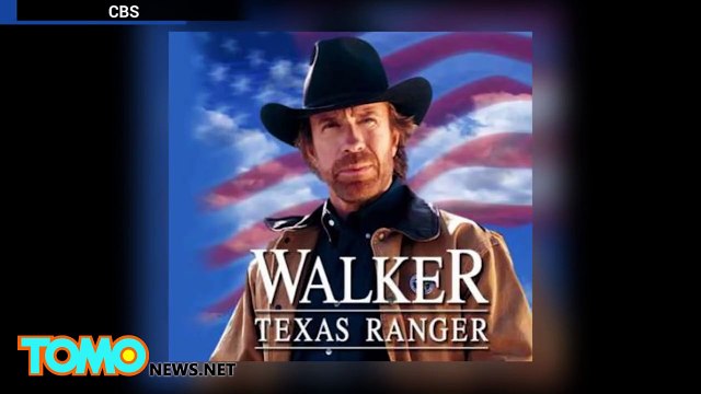 شرطي من تكساس يرفس بحركة كاراتيه مشتبهٍ به من على دراجته النارية بسبب السرعة الزائدة