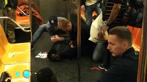 رجال شرطة من السويد في عطلة يفضون عراكاً بين رجلين في مترو نيويورك