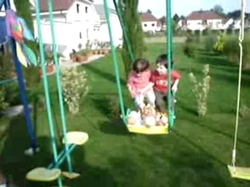 Beim Schaukeln mit Elaina