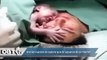 Bebé recién nacido no permite que lo separen de su madre