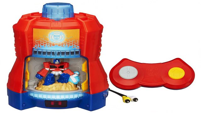 Playskool Heroes Electronic Transformers Rescue Bots Heatwave the Fire Bot robot saves fir