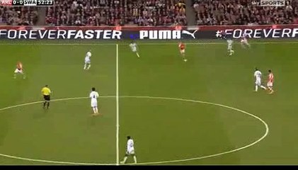 Alexis Sanchez Great Control and Big Chance - Arsenal vs Swansea 11.05.2015