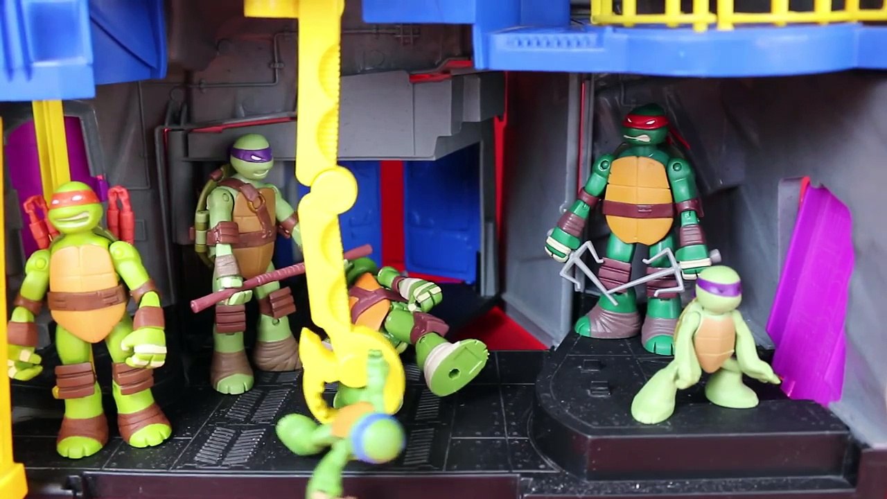 Batman vs TMNT in Imaginext Batcave ✯ Teenage Mutant Ninja Turtles Break Into Batman DisneyCarToys