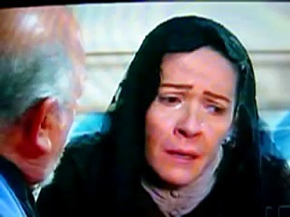 La Chabelita: Chabelita le da placer con la mano a su primo