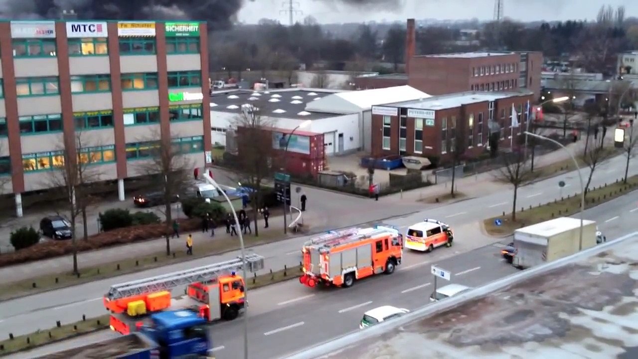 Feuer 4. Alarm - Schnackenburgallee / Hamburg-Eidelstedt 03.03.2014 - Feuerwehr Hamburg