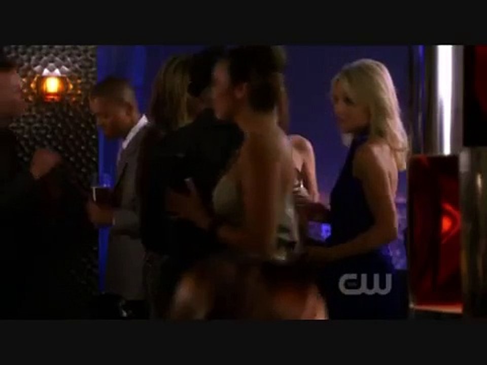Ella and Melissa kiss Melrose Place