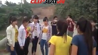 2 team girls Yên Bái oánh nhau ở cầu