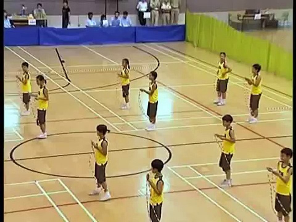 跳繩教學示範：熱身運動