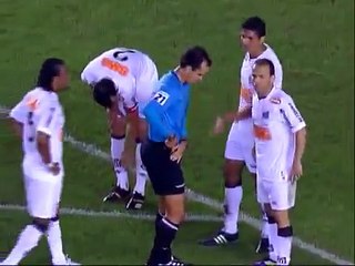 Gol de Falta do Ronaldinho (Por baixo da barreira) contra Santos 4 x Flamengo 5