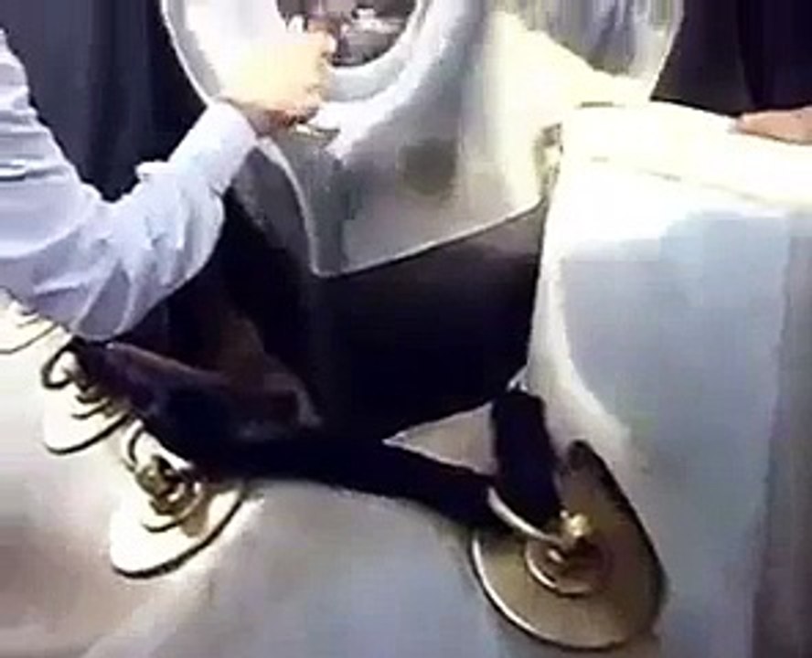 Hijre Aswad (Jannat Ka Pathar) ki safai ki nayab video - Video Dailymotion