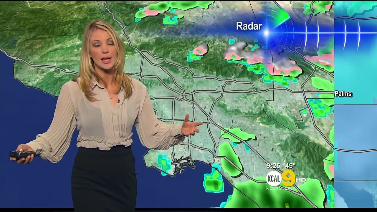 Evelyn Taft 2011/04/07 9PM KCAL9 HD; Sheer top, black skirt, stockings