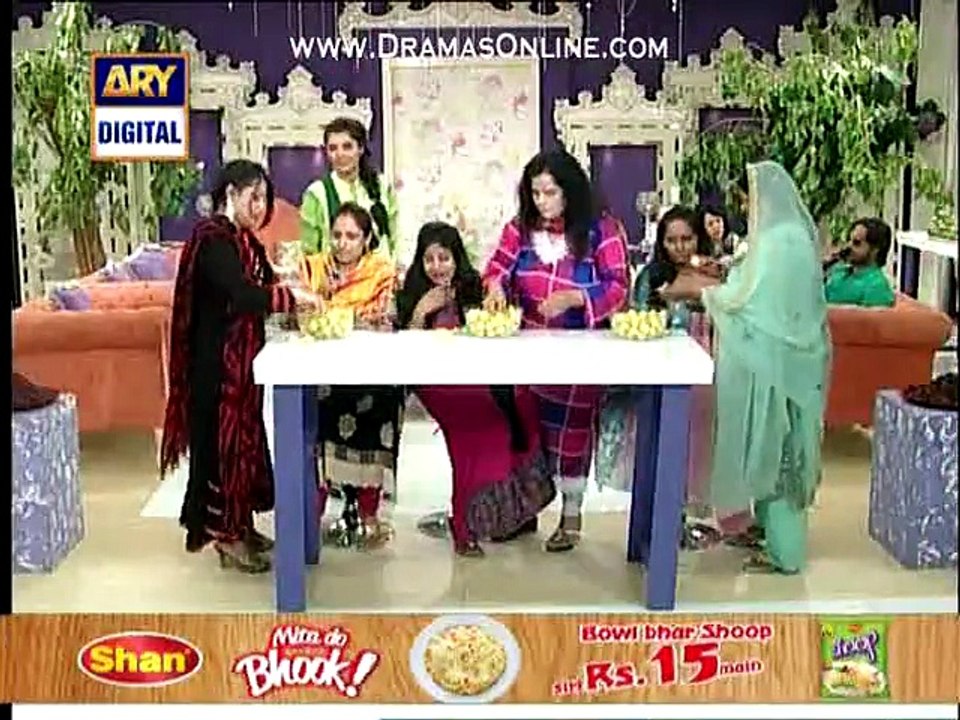 Nida Yasir Ne Aamir Liaquat K Aam Khayega Show Se Inspire Ho k Apne Show Me Nimbu Khiwa Diye