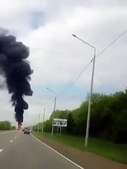 Explosion d'un camion plein de produits chimiques en russie... Violent!