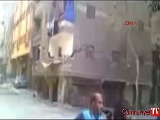 Nepal'de cep telefonuyla çekildi: Bina bir anda böyle yıkıldı