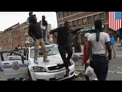 Zamieszki w Baltimore: sabotazysta przecina wąż strażacki podczas gaszenia pożaru