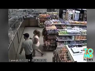 Na taśmie: para dwukrotni przejeżdża człowieka na parkingu!