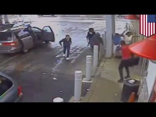 Толпа избила бездомного в Филадельфии