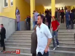 Adliye önünde tekme tokat kavga