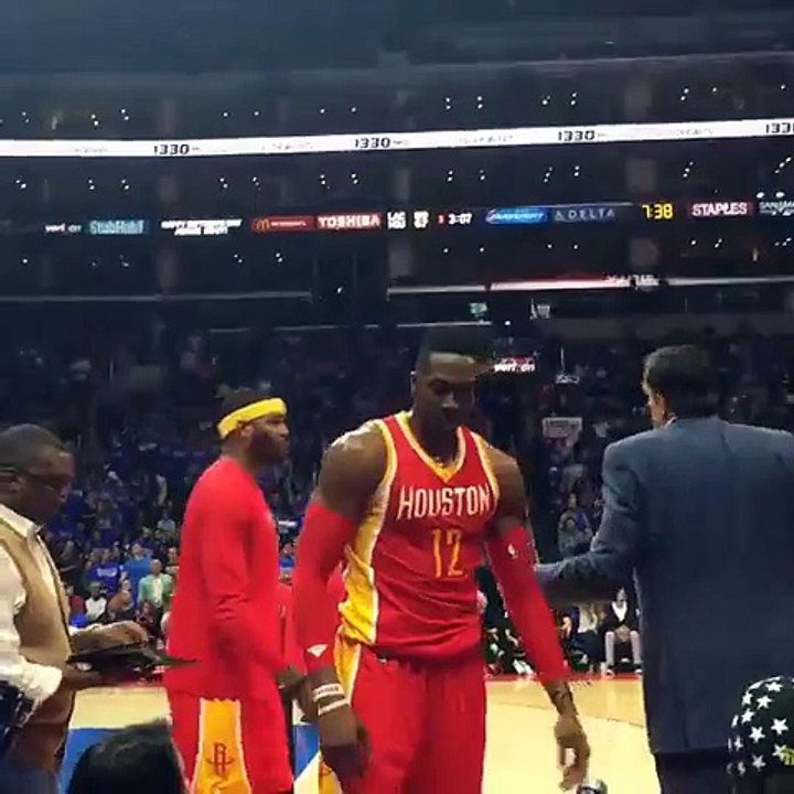 Dwight Howard Threatens Lakers Fan Who is Heckling Him