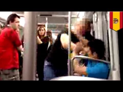 Нападение неонациста в метро Барселоны на молодого азиата вызывало возмущение в сети