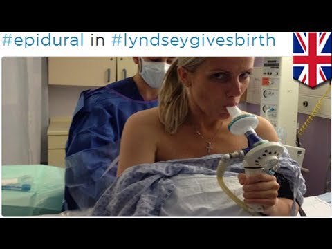 British woman Lindsey Thomas tweeted herself giving birth