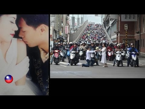 Taiwanese na lalaki, nag-propose sa gitna ng traffic sa kanyang asawa!