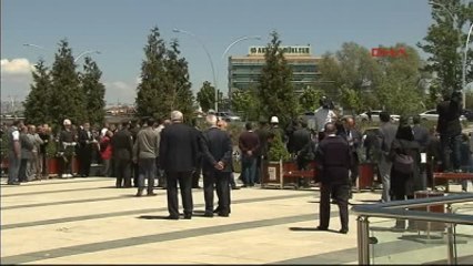 Download Video: Evren'in Cenazesi Ahmet Hamdi Akseki Camii'ne Getirildi