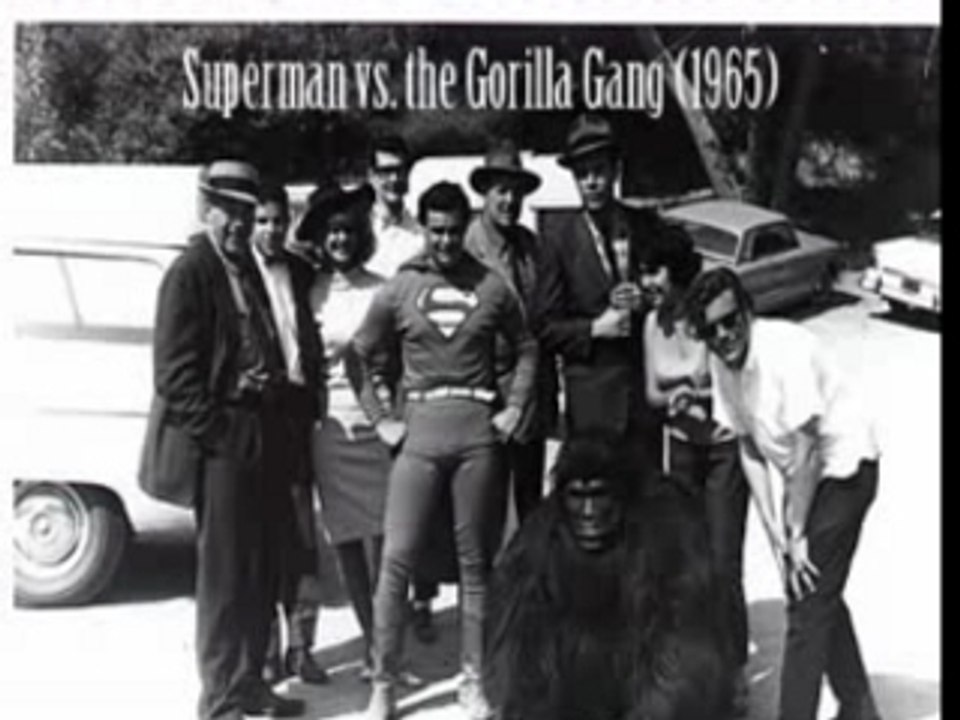 Superman vs the gorilla gang
